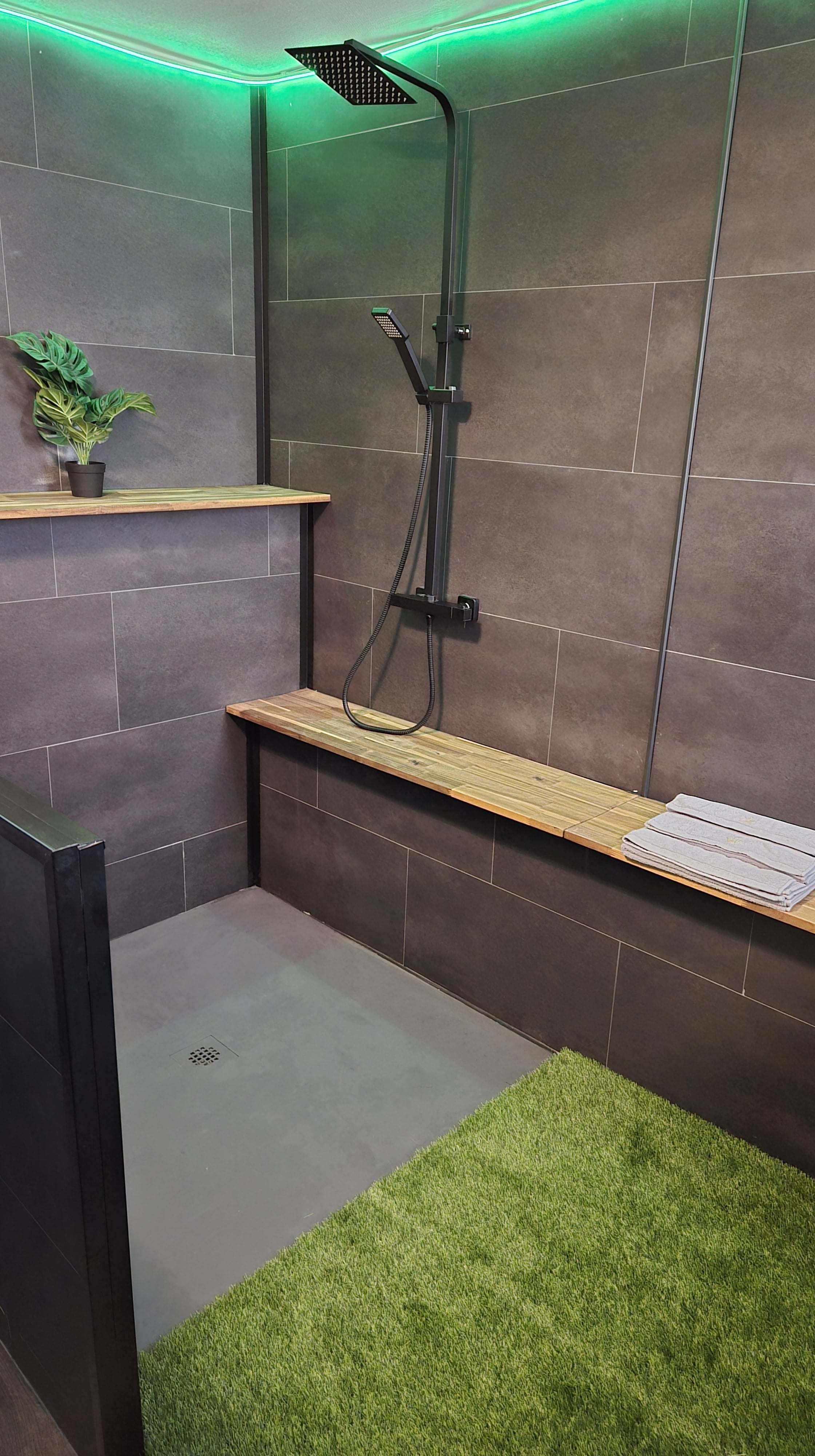 Chambre romantique Loveroom - Décoration intimiste et raffinée - Photo Douche