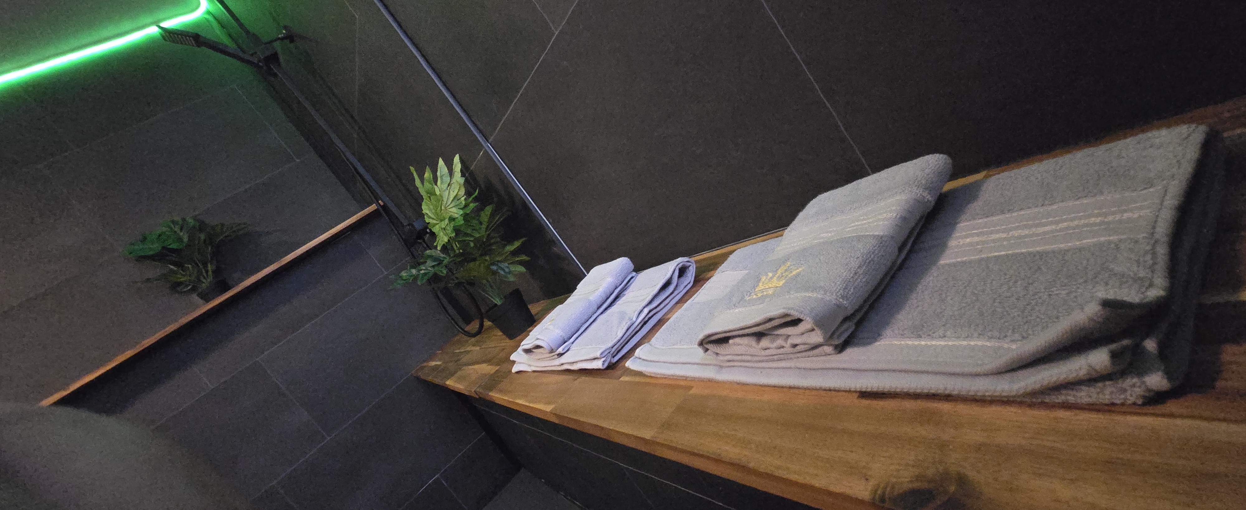 Salle de bain moderne avec équipements luxe - Suite M#01